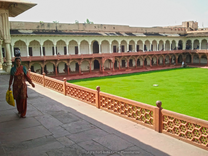 2012-09-09-agra-fort-india-woman-courtyard-manusharow
