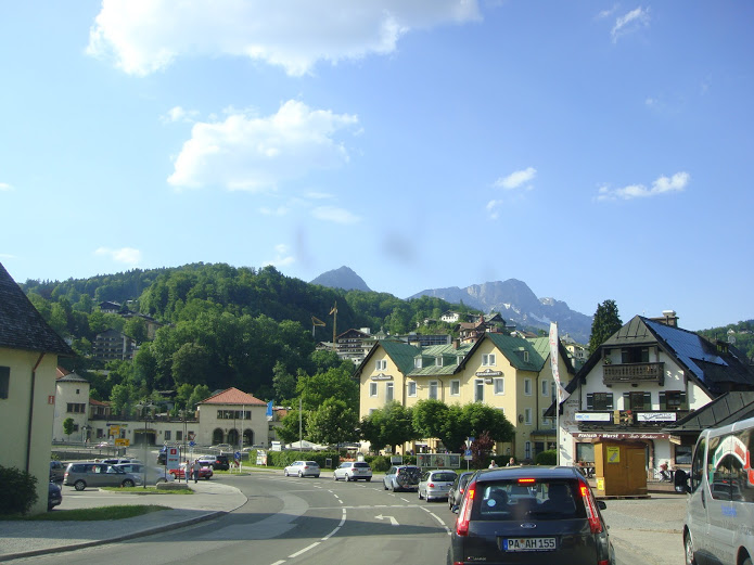 drewmanity.com-austria-berchtesgaden-street-traffic