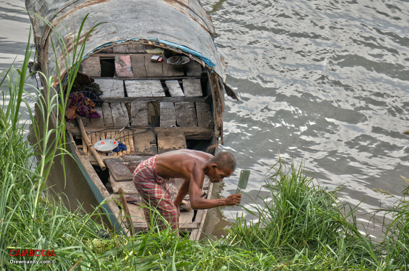 drewmanity.com-cambodian-fisherman-mekong-river